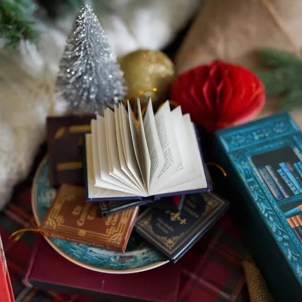Boek Ornament Advent Kalender – Elke dag een magisch verhaal